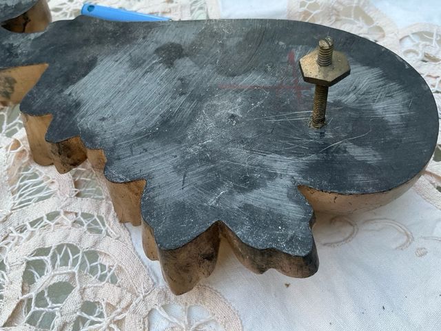 Adorno dorato in stile barocco