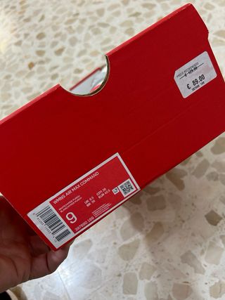 Zapatillas Nike Air Max grises y rojas