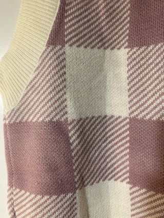 Chaleco H&M cuadros lila y beige claro
