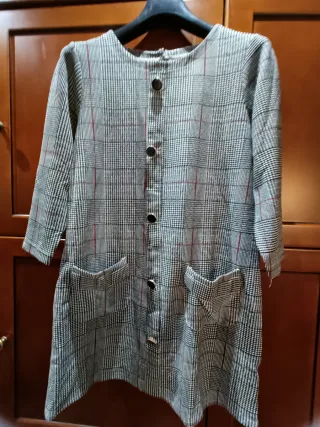 Vestido de cuadros gris y rojo