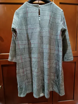 Vestido de cuadros gris y rojo