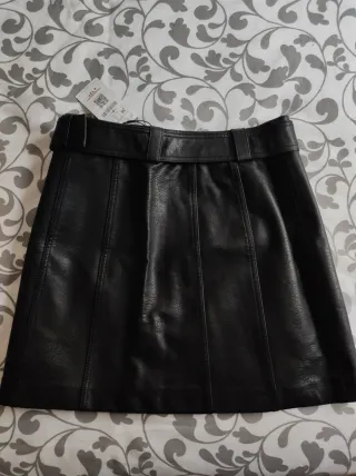 Falda cuero Stradivarius, talla 36