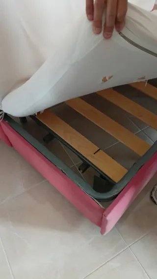 Divanetto letto tessuto blu e rosa