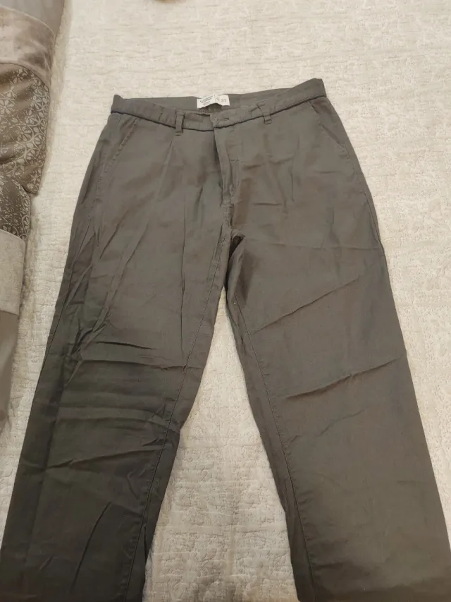 Pantalón chino verde oliva chico