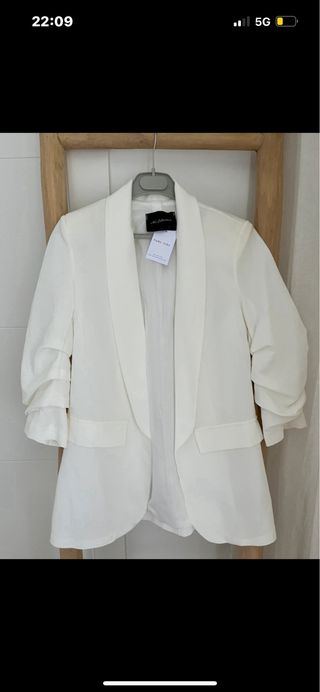 Traje pantalón y chaqueta blanco