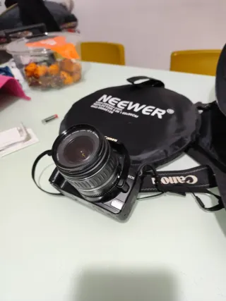 Cámara Canon EOS 400D + trípode