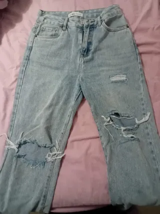 Jeans vita alta strappati