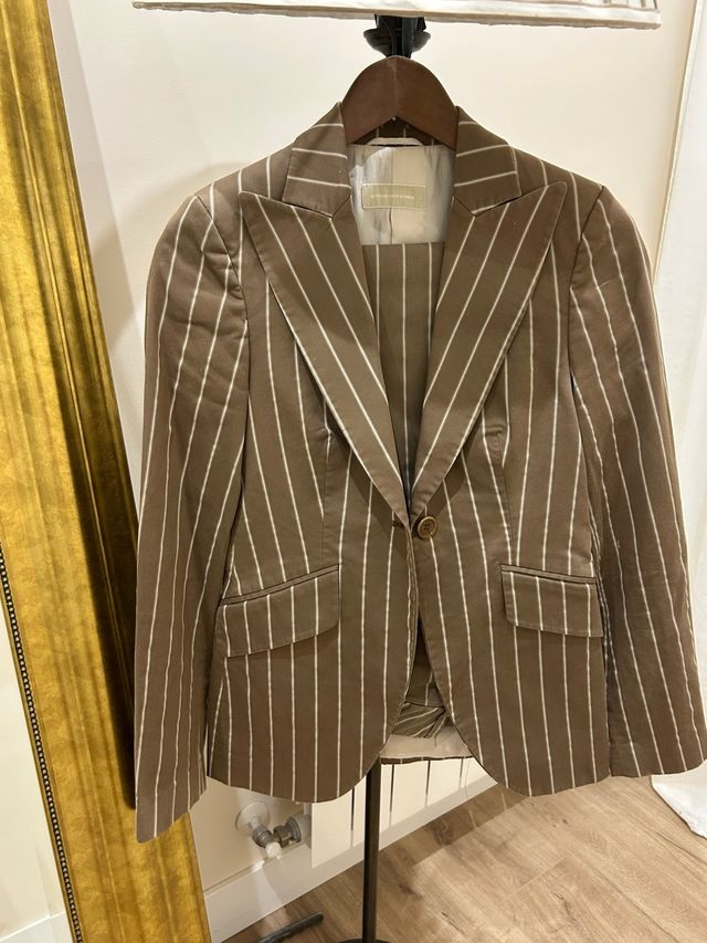 Traje Massimo Dutti rayas marrón y blanco