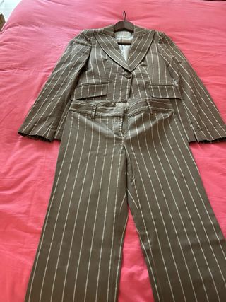 Traje Massimo Dutti rayas marrón y blanco