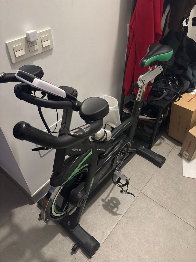 Bicicleta de Spinning Negra y Verde de cecotec