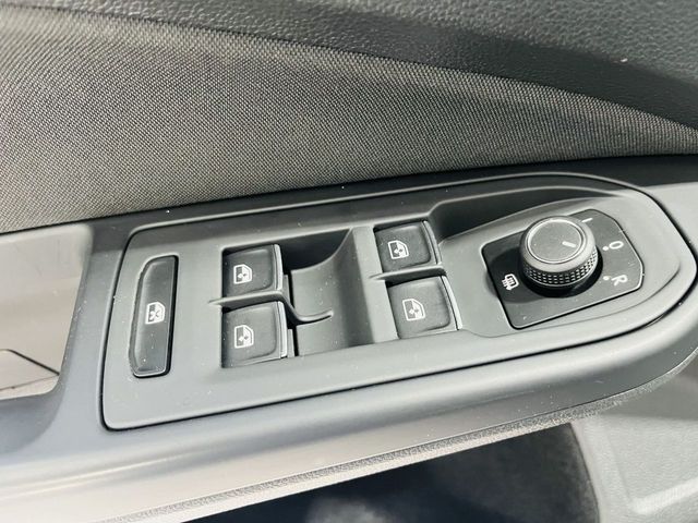 Volkswagen Golf 8  1.5 TSI 130 CV