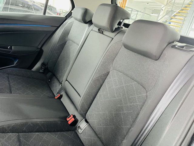 Volkswagen Golf 8  1.5 TSI 130 CV