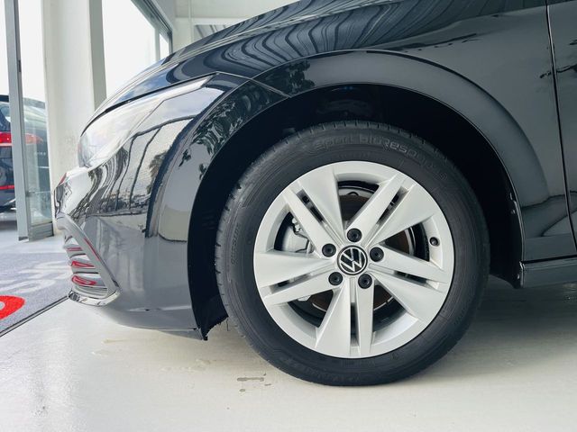 Volkswagen Golf 8  1.5 TSI 130 CV