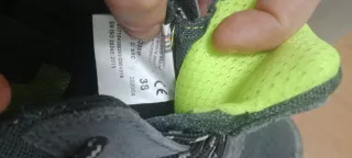 Zapatillas de trabajo grises y verdes