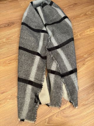 Bufanda reversible gris y crema