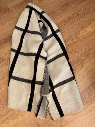 Bufanda reversible gris y crema