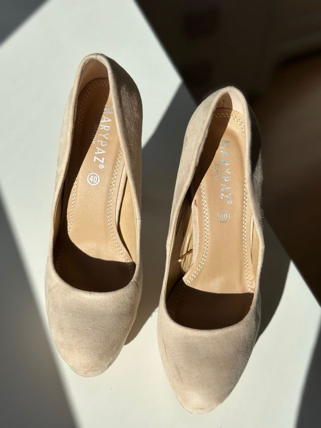 Zapatos de tacón beige