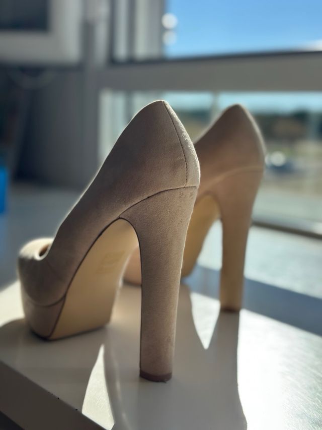 Zapatos de tacón beige