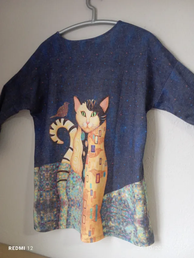 Suéter largo estampado gato