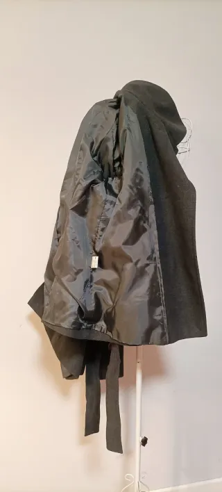 Cappotto grigio doppiopetto con cintura