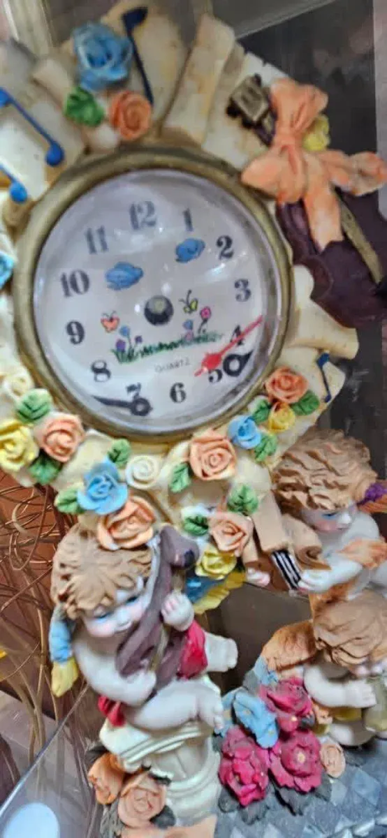 Reloj de mesa con ángeles y música