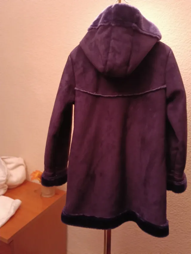 Abrigo niña morado con capucha