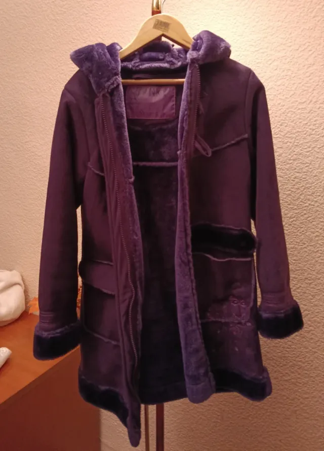 Abrigo niña morado con capucha