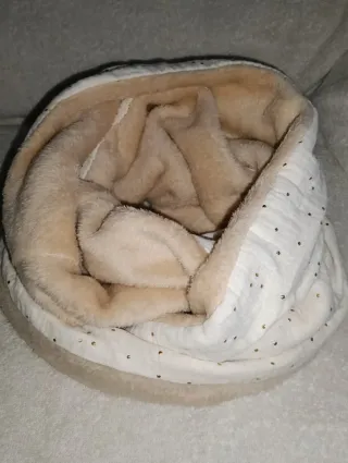 Cuello dos vueltas beige y dorado