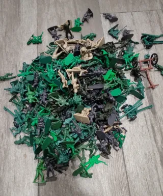 Grande lotto XXL di soldatini di plastica vintage