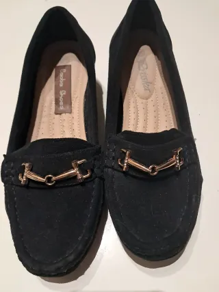 Manoletinas negras con detalle dorado