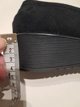 Manoletinas negras con detalle dorado