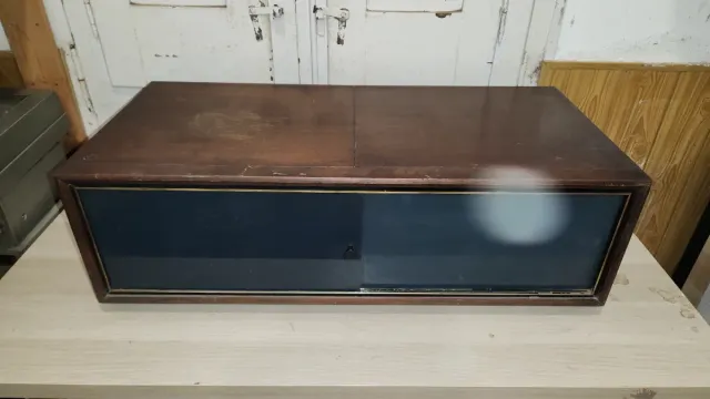 Tocadiscos y Radio Sylvania Vintage en mueble