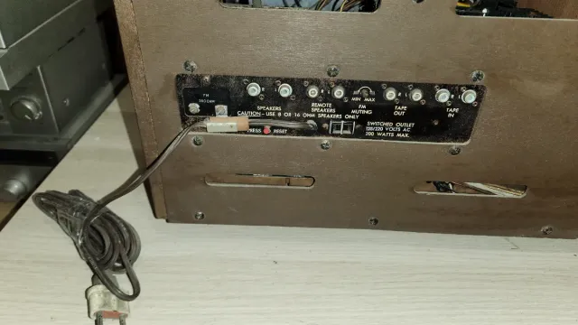 Tocadiscos y Radio Sylvania Vintage en mueble