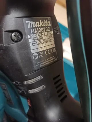 Martillo Makita HM0870C.