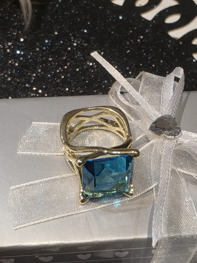 Anel de cocktail água-marinha em ouro