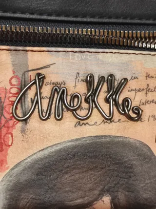 Mochila Anekke Negra y Multicolor