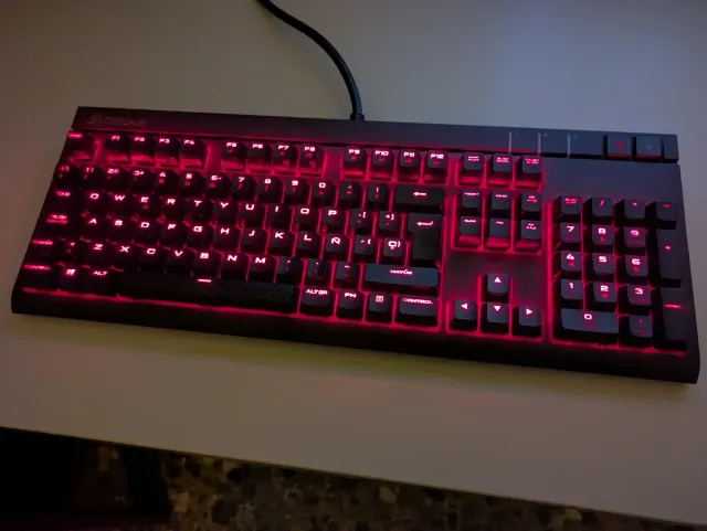 Corsair STRAFE Cherry MX RED Teclado Mecánico
