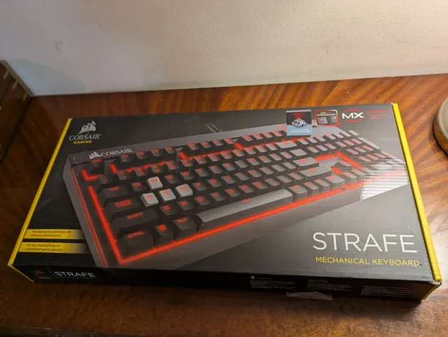 Corsair STRAFE Cherry MX RED Teclado Mecánico