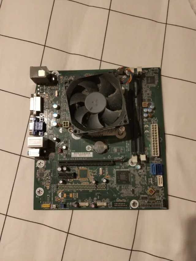 Placa base HP con disipador y ventilador