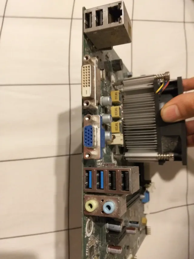 Placa base HP con disipador y ventilador