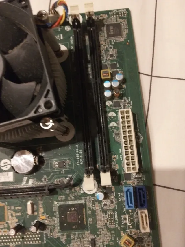 Placa base HP con disipador y ventilador