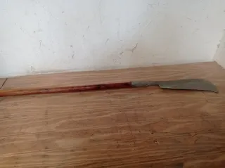 Antiguo podón o calabozo con mango