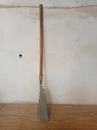 Antiguo podón o calabozo con mango