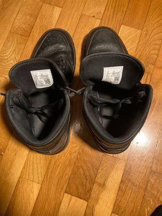 Jordan 1 Mid Negras Talla 42