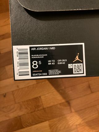 Jordan 1 Mid Negras Talla 42