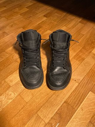 Jordan 1 Mid Negras Talla 42