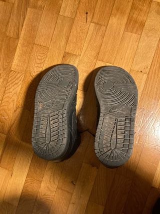 Jordan 1 Mid Negras Talla 42