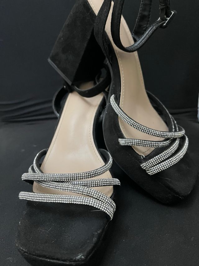 Tacones negros con brillos Talla 36