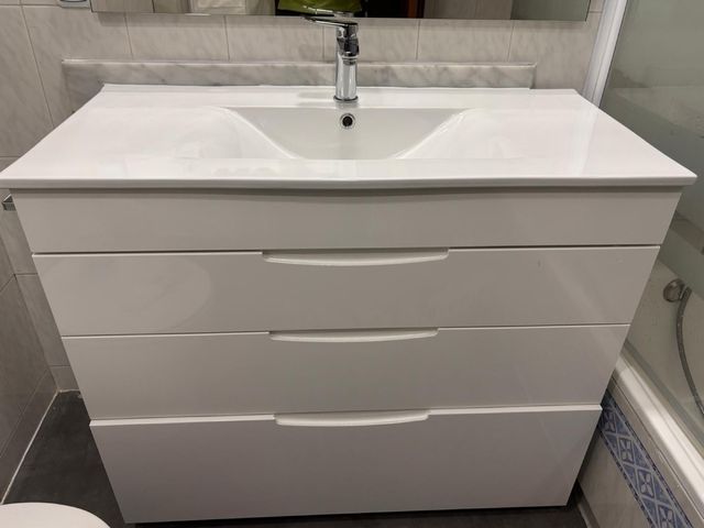 Mueble de baño blanco