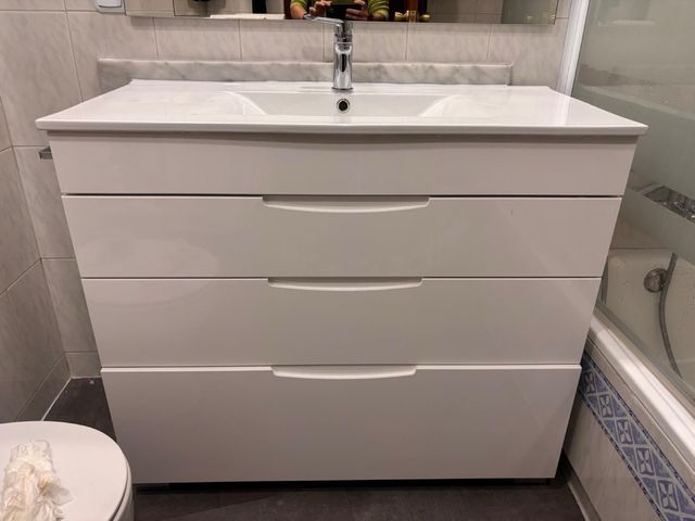 Mueble de baño blanco